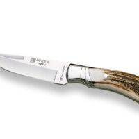 CUCHILLO DE CAZA JOKER IBICE, CACHAS EN ASTA DE CIERVO Y HOJA DE 12 CM ACERO INOX. FUNDA DE CUERO.