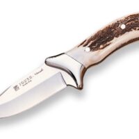 CUCHILLO DESOLLADOR JOKER VENADO, VIROLA INOX, CACHAS ASTA DE CIERVO, HOJA INOX DE 11 CM,FUNDA DE CUERO.