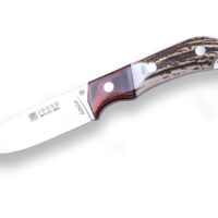 CUCHILLO DE CAZA JOKER AGUILA,PUÑO EN ASTA DE CIERVO, VIROLA STAMINA, HOJA DE 10,5 CM. FUNDA DE CUERO