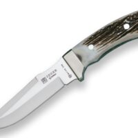CUCHILLO DE CAZA JOKER GAMO, CACHAS ASTA DE CIERVO Y HOJA DE 13 CM.FUNDA DE CUERO