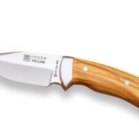 CUCHILLO DESOLLADOR CON VIROLA CACHAS EN MADERA ROJA Y HOJA DE 8,5 CM.