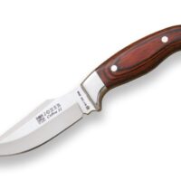 CUCHILLO DE CAZA JOKER CEBRA II, MANGO MADERA ROJA Y HOJA DE 11 CM.FUNDA DE CUERO.