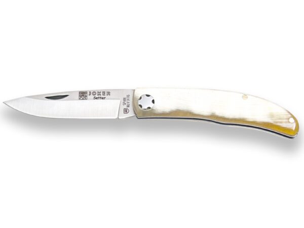 NAVAJA DE PISTÓN CON CACHAS EN ASTA DE TORO Y HOJA DE 6.5 CM