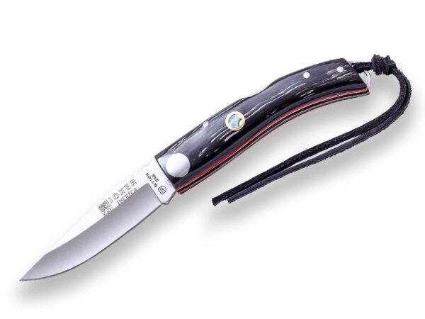 NAVAJA DEPORTIVA JOKER IBERICA, CON CACHAS EN ASTA DE BUFALO E INCRUSTACION DE MOSAICO MADREPERLA. HOJA DE 7,5 CM